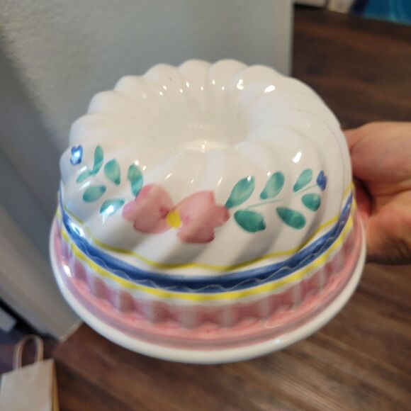 Vtg Ceramic Jello Bundt Mold White Pink Blue Green Hand Painted Italy Wall Decor - Picture 9 of 10